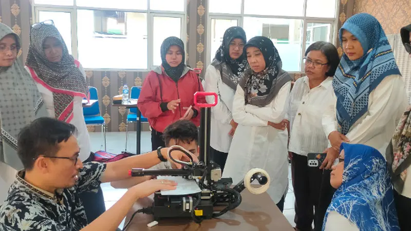 SMKN 2 Cirebon Kembangkan Bisnis Baru Usai Mendapat Printer 3D dari Universitas Prasetiya Mulya