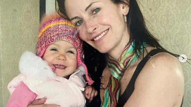 Courtney Cox Kapok Pakai Filler demi Terlihat Awet Muda
