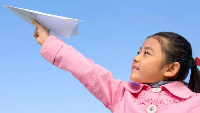 [Bintang] Cewek Itu Kreatif, Ini 5 Fungsi Kertas yang Cuma Diketahui Cewek