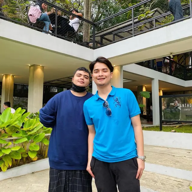 Ameer Azzikra Meninggal Dunia, Ini 7 Potret Kenangan Alvin Faiz dengan Adiknya