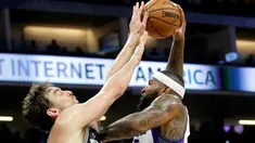 Penampilan cemerlang Pau Gasol antar San Antonio Spurs hempaskan tuan rumah Sacramento Kings 110-105 dalam laga reguler NBA 2016-2017 di Golden 1 Center, Sacramento, Kamis (17/11/2016) WIB. (AP Photo/Rich Pedroncelli)