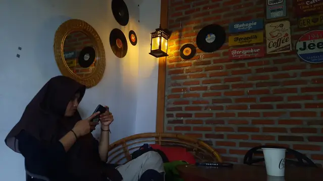 Salah satu sudut di Pustaka Coffe. Nuansa di kafe ini terkesan klasik (Liputan6.com/Rino Abonita)