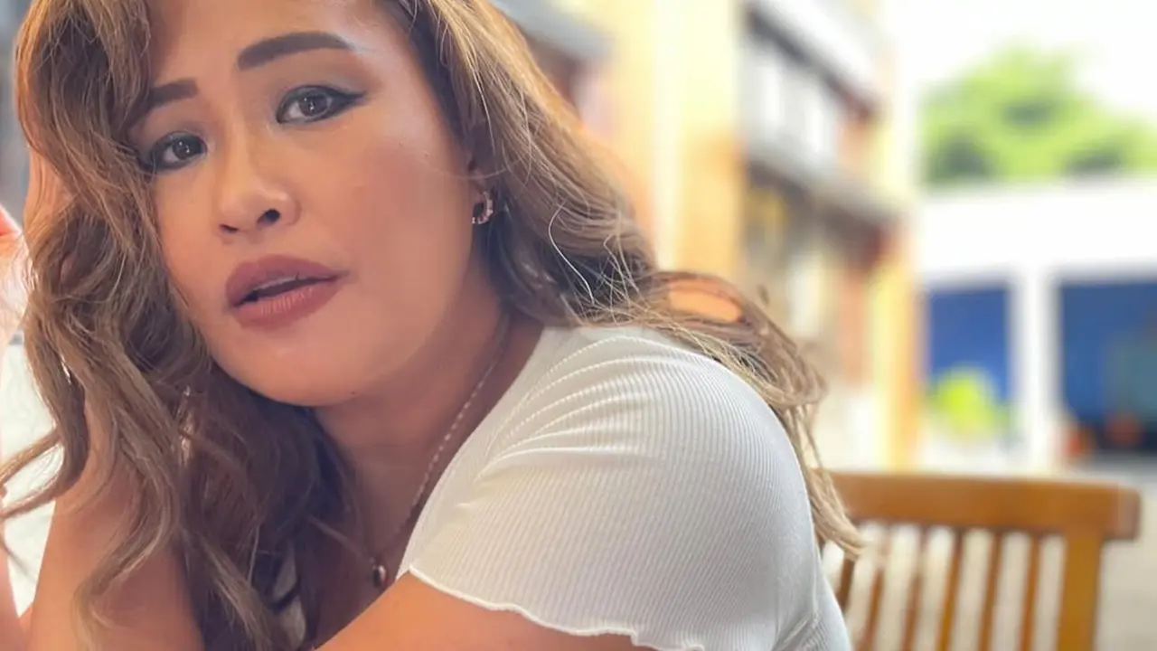 6 Model Rambut Pirang ala Pinkan Mambo, Inspirasi Gaya untuk Usia 40an