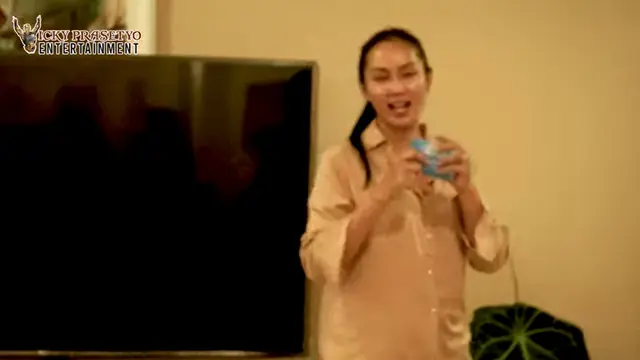 7 Momen Haru Vicky Prasetyo dan Kalina Ocktaranny Kabarkan Kehamilan ke Keluarga