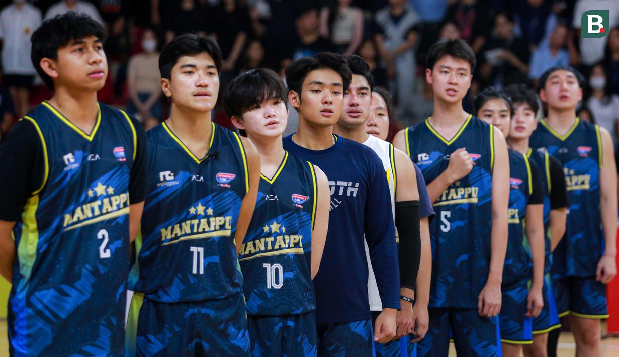 Roster Mantappu Corp saat fun charity match melawan DBL Indonesia Team di GOR Cempaka Putih, Jakarta, Rabu (16/08/2023). (Bola.com/Bagaskara Lazuardi)