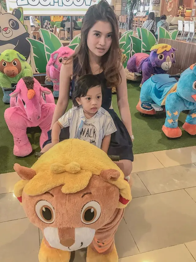 Jadi Single Mom, Ini 6 Potret Vinessa Inez bersama Buah Hati