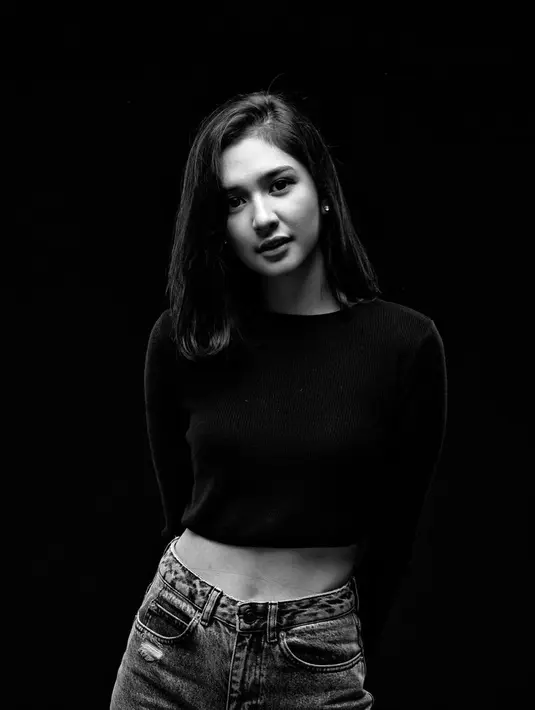 Setelah sempat vakum lantaran urusan pendidikan, Mikha kembali ke dunia hiburan dengan bermain di sinetron Nada Cinta. (Foto: instagram.com/miktambayong)