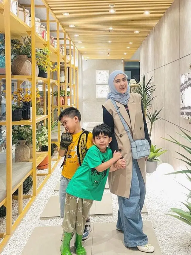 Potret April Jasmine dan anak-anak (Sumber: Instagram/apriljasmine85)