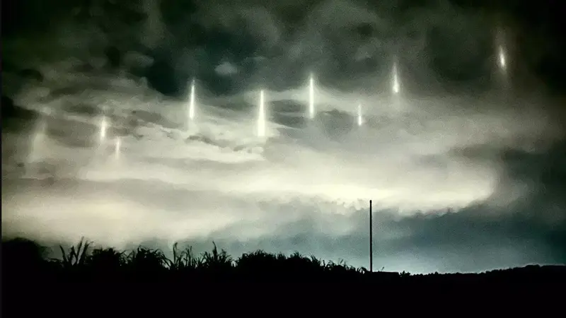 Penampakan 9 Cahaya di Langit Jepang