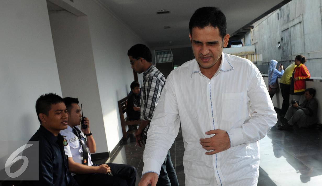 M. Nazaruddin tersangka Wisma Atlet saat akan mengikuti sidang vonis di pengadilan Tipikor, Jakarta,Rabu (15/6) Nazarudin divonis 6 tahun penjara denda 1 miliar subsider 1 tahun. (Liputan6.com/Helmi Afandi)