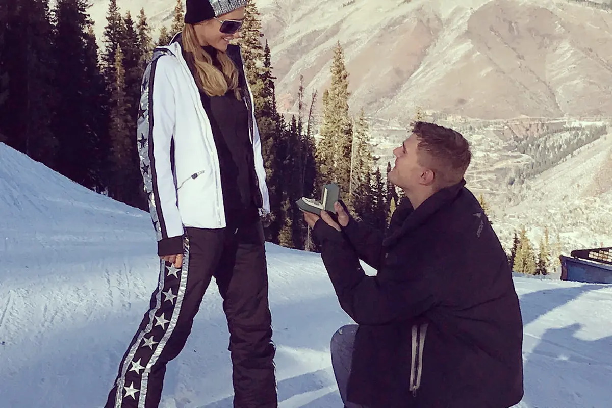 [Bintang] Paris Hilton - Chris Zylka
