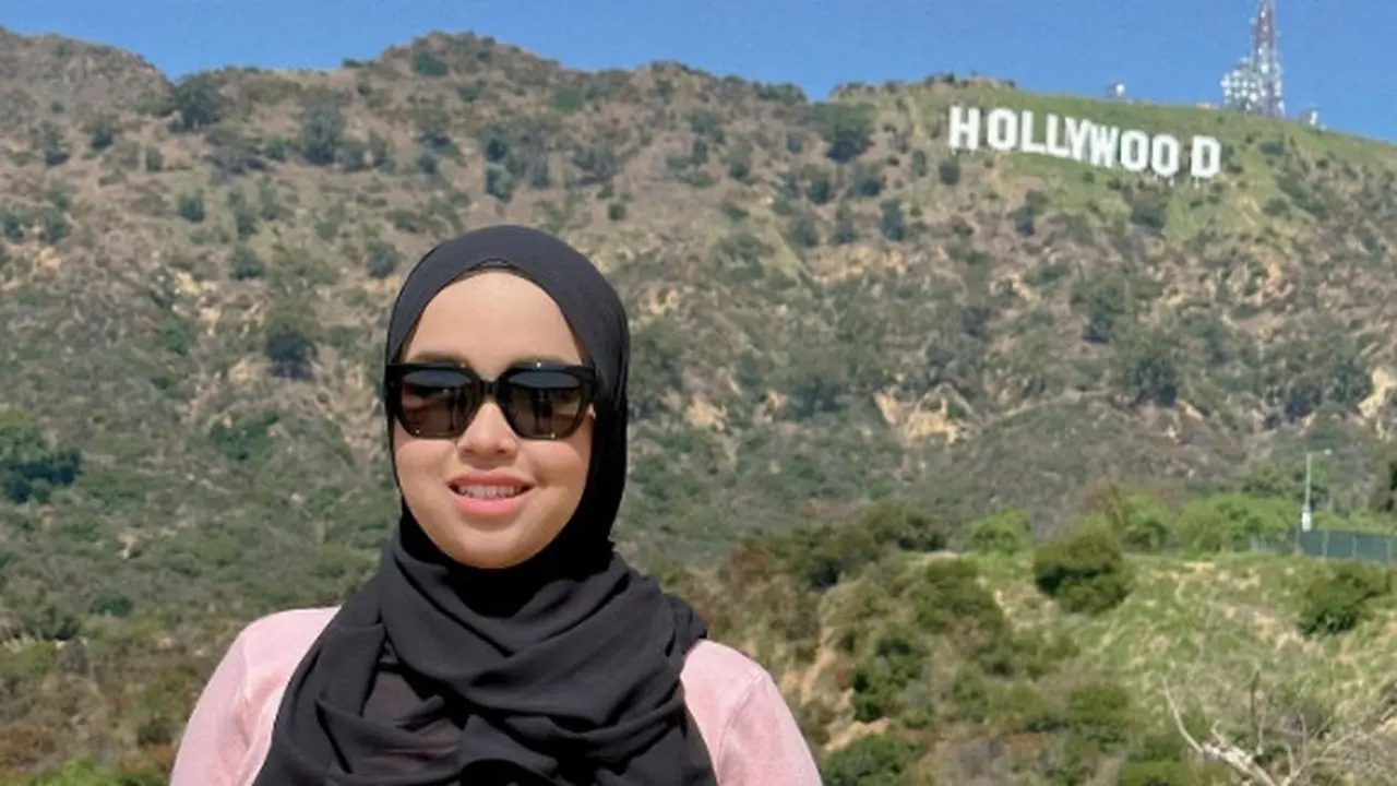 Putri Ariani Foto di Hollywood Sign, Dukungan Jelang Beraksi di Final America's Got Talent 2023 Terus Mengalir