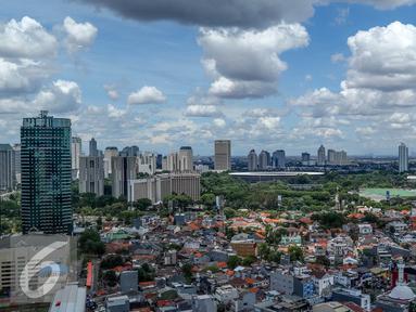 Pemandangan gedung bertingkat mulai memadati di ibukota Jakarta, Sabtu, (1/10). Tiap tahun Jakarta menambah koleksi gedung bertingkat. (Liputan6.com/Fery Pradolo)