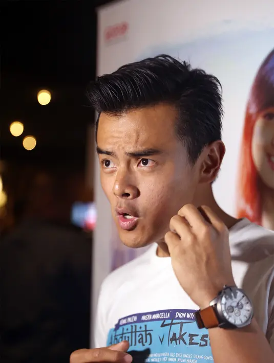 "Menurut gua Indonesia agamanya toleransi , kenapa harus dipermasalahin dan gua yakin masyarakat Indonesia cukup cerdas jadi gua pun intinya saling menghargai toleransi beragama," jelasnya. (Andy Masela/Bintang.com)