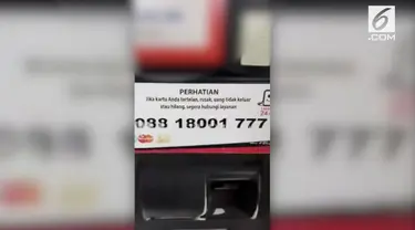 Seorang pria mengungkap modus penipuan kartu ATM tertelan. Dimana korbannya diminta untuk memberikan pin ketika menghubungi call center yang tertera di mesin ATM.