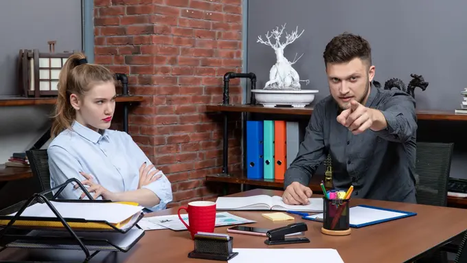 Ilustrasi teman, rekan kerja yang toxic