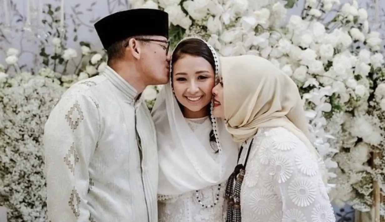 <p>Menteri Pariwisata dan Ekonomi Kreatif RI, Sandiaga Uno, menggelar pengajian jelang pernikahan anak sulungnya, Anneesha Atheera Uno di Aula Masjid At Taqwa Jakarta, pada Sabtu (26/8/2023). Dihadiri keluarga dan kerabatnya. [@nurasiauno]</p>