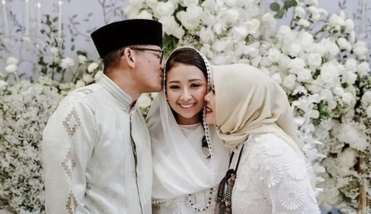 <p>Menteri Pariwisata dan Ekonomi Kreatif RI, Sandiaga Uno, menggelar pengajian jelang pernikahan anak sulungnya, Anneesha Atheera Uno di Aula Masjid At Taqwa Jakarta, pada Sabtu (26/8/2023). Dihadiri keluarga dan kerabatnya. [@nurasiauno]</p>