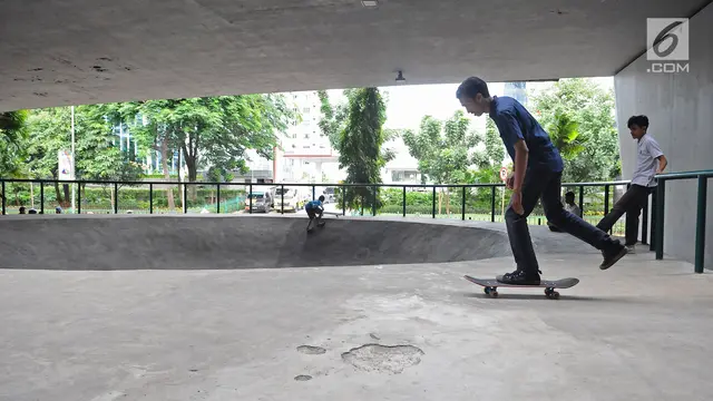 Belum Diresmikan, Lintasan Skate Park di Kolong Slipi Berlubang