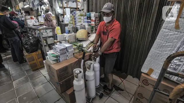 Kelangkaan Tabung Oksigen akibat Lonjakan Kasus COVID-19