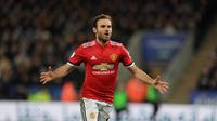 2. Juan Mata - Pemain asal Spanyol ini bisa meninggalkan Old Trafford dengan status gratis. Manajemen Setan Merah belum memperpanjang kontrak karena masih ingin melihat perkembangan Juan Mata yang masih cedera hamstring. (AP/Mike Egerton)