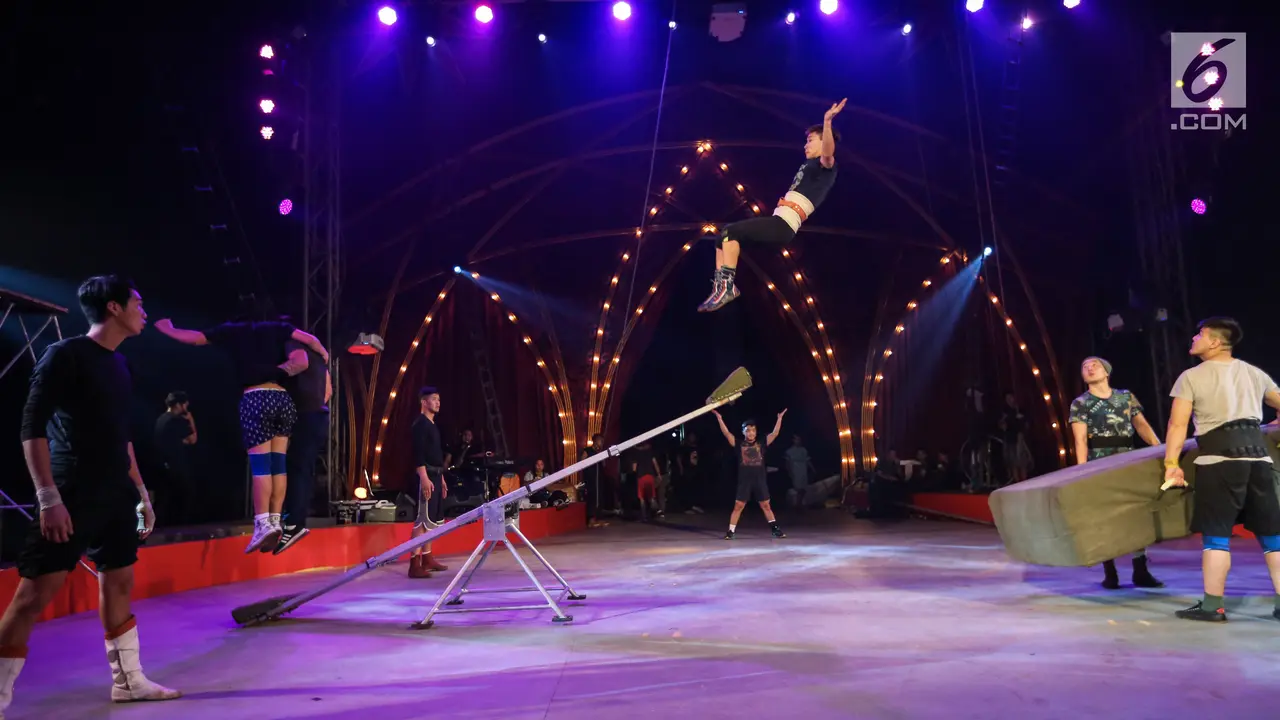 Sirkus Oriental Circus Indonesia (OCI)