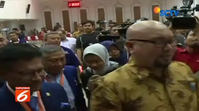 Partai Nasional Demokrat menjadi partai yang pertama yang mendaftarkan calon anggota DPR ke kantor Komisi Pemilihan Umum (KPU) Jakarta.