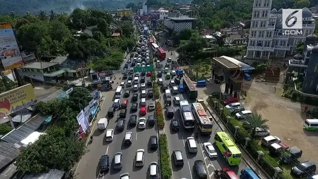 Rekaman video situasi kepadatan kendaraan yang menuju jalur Puncak.