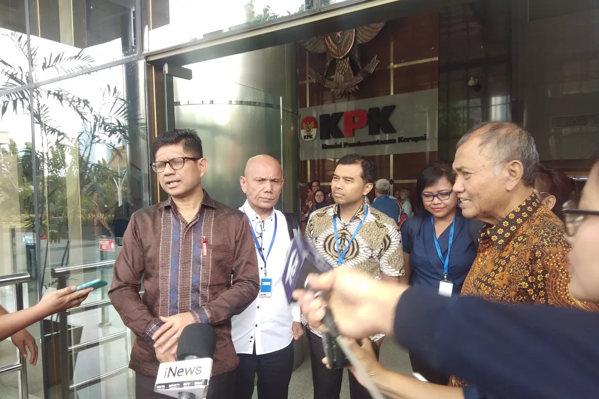 Koalisi Masyarakat Sipil Antikorupsi mendatangi KPK.
