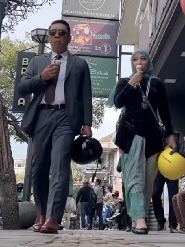 Romantisme Ridwan Kamil Ajak Putrinya Zara Berkeliling Naik Motor Setelah Lulus SMA , credit: @ridwankamil