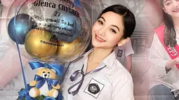 Penampilan Glenca mengenakan seragam SMA pun tampak menggemaskan. Memakai riasan natural dan gaya rambut cepol, membuatnya tampak rapi dan cocok berperan sebagai murid teladan. Acara semakin meriah dengan dekorasi balon dan pernak-pernik merah dan biru. (Liputan6.com/IG/@glencachysaraofficial)