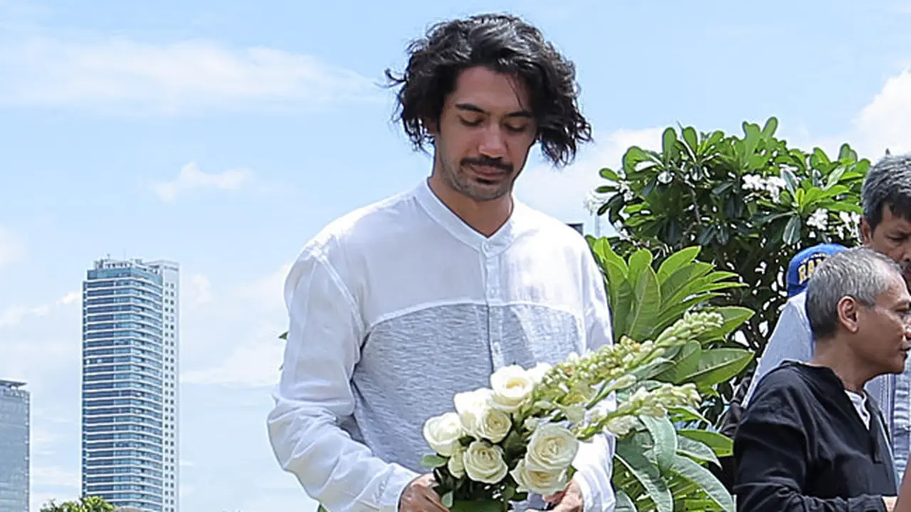 [Bintang] Reza Rahadian