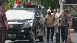 Tim penyidik Komisi Pemberantasan Korupsi (KPK) menangkap Bupati Kolaka Timur Abdul Azis di Makassar, Sulawesi Selatan, Kamis (7/8/2025) malam. (Merdeka.com/Arie Basuki)
