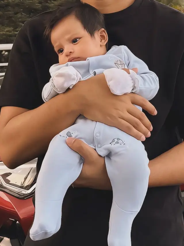 5 Potret Melody Prima Perlihatkan Wajah Anak Ketiga, Si Bungsu yang Menggemaskan (credit: instagram.com/melodyprima).
