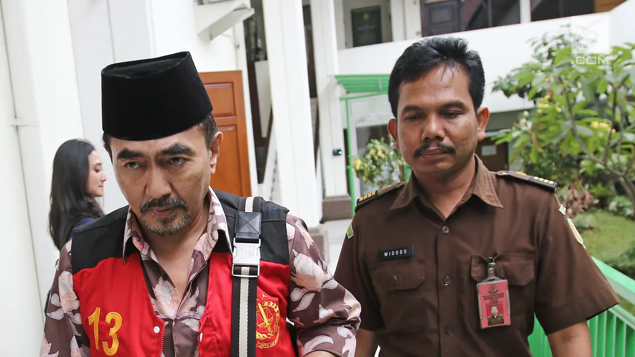 Kenakan Peci Hitam, Aa Gatot Jalani Sidang Kepemilikan Senpi dan Satwa Langka