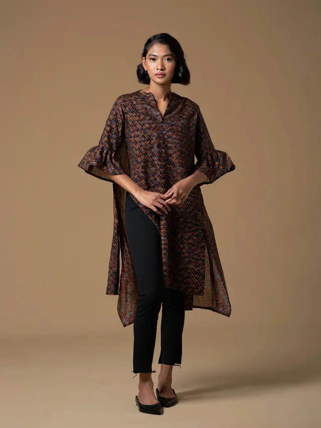 Model Tunik Batik Belah Samping Kanan Kiri