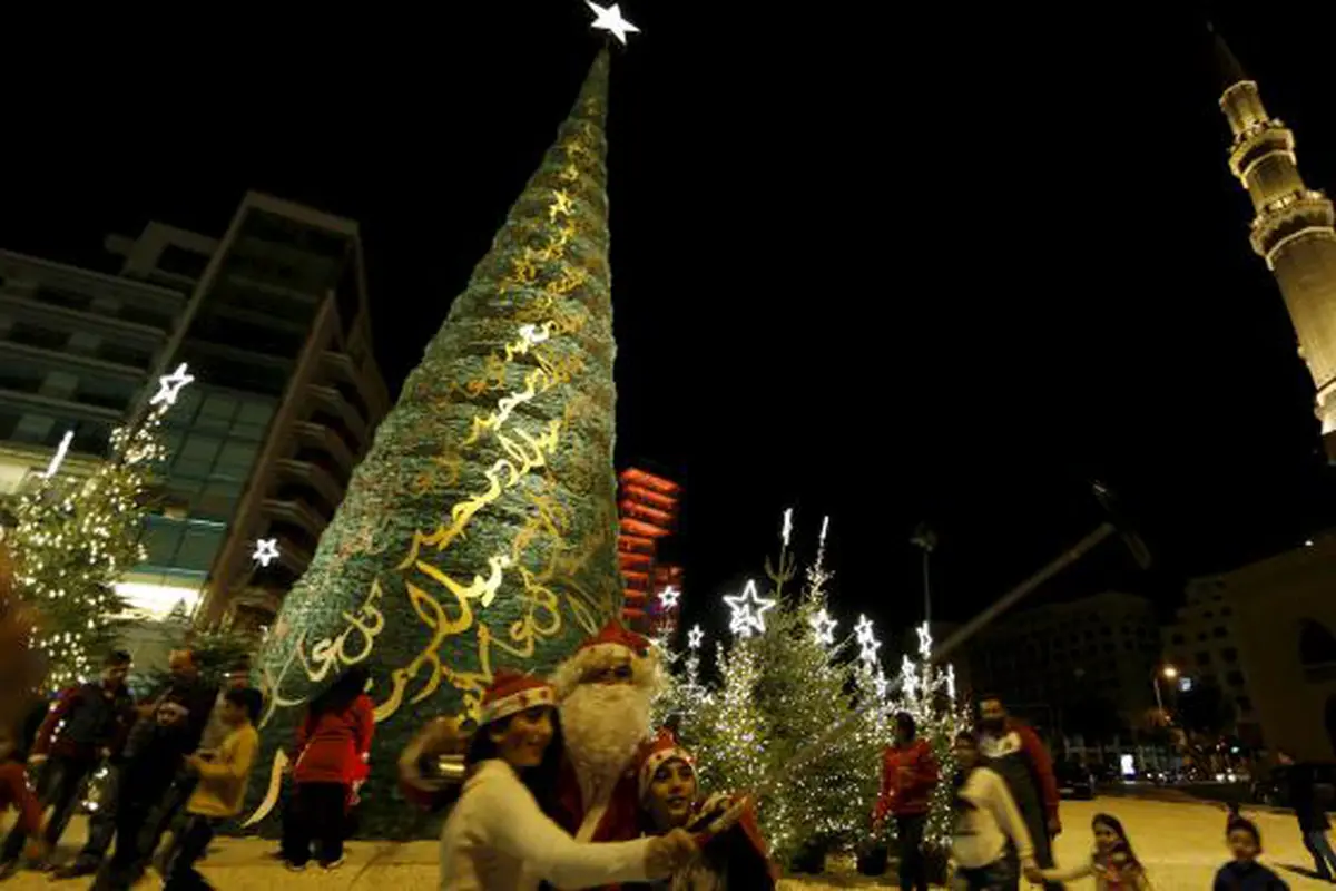 Toleransi Tinggi, Masjid di Lebanon Dirikan Pohon Natal