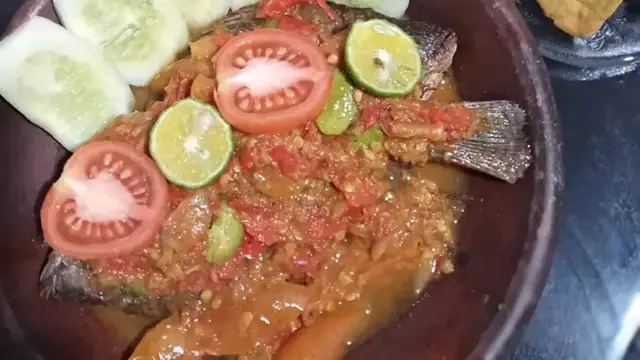 Resep pecak ikan mujair ala Betawi, cocok jadi menu buka puasa. (dok. Cookpad @dapur_zatha87)