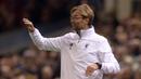 Pelatih Liverpool, Jurgen Klopp, memberikan arahan kepada anak asuhnya pada laga Liga Europa melawan Bordeaux di Stadion Anfield, Inggris, Kamis (26/11/2015). (AFP Photo/Oli Scarff)