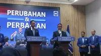 Ketua Umum Partai Demokrat Agus Harimurti Yudhoyono (AHY) dan Anies Baswedan di kantor DPP Partai Demokrat, Jakarta, Kamis (2/3/2023). (Liputan6.com/ Winda Nelfira)