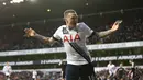 Tottenham Hotspur, Kieran Trippier merayakan golnya ke gawang Watford pada lanjutan Liga Premier Inggris pekan ke-25 di White Hart Lane, London Utara, Sabtu (6/2/2016). (AFP/Justin Talls)
