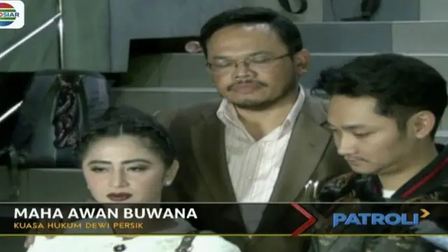 Dewi Perssik laporkan pihak Transjakarta atas tuduhan pencemaran nama baik dan pelanggaran UU ITE.