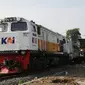 Jalur kereta api antara Stasiun Cibadak-Parungkuda, Sukabumi, Jawa Barat yang sempat tertutup material longsor sudah bisa dilewati Selasa pagi (21/6/2022).