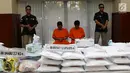 Barang bukti kasus penyelundupan ekstasi yang ditunjukan petugas saat rilis di Polri, Jakarta, Selasa (1/8). Barang bukti tersebut dikemas dalam plastik aluminium 2.2 kg dalam satu kemasan. (Liputan6.com/Immanuel Antonius)