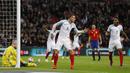 Striker Inggris, Jamie Vardy, melakukan selebrasi unik setelah mencetak gol kedua ke gawang Spanyol dalam laga persahabatan di Stadion Wembley, Selasa (15/11/2016). (Reuters/Darren Staples)