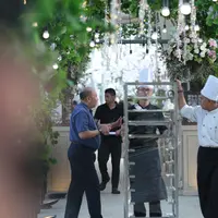 Suasana jelang resepsi kedua Laudya Cynthia Bella dan Engku Emran. (Deki Prayoga/Bintang.com)