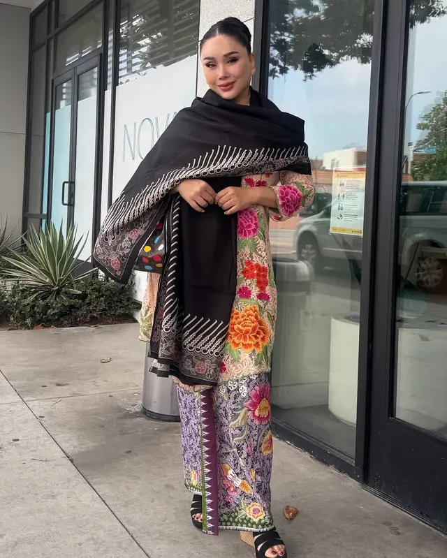 5 Potret Titi DJ di pernikahan Stephanie Poetri, tampil anggun dengan kebaya tradisional