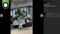Gambar tangkapan layar&nbsp;foto yang diklaim tank milik Israel dijadikan lapak sayur dan buah. (sumber: Facebook)
