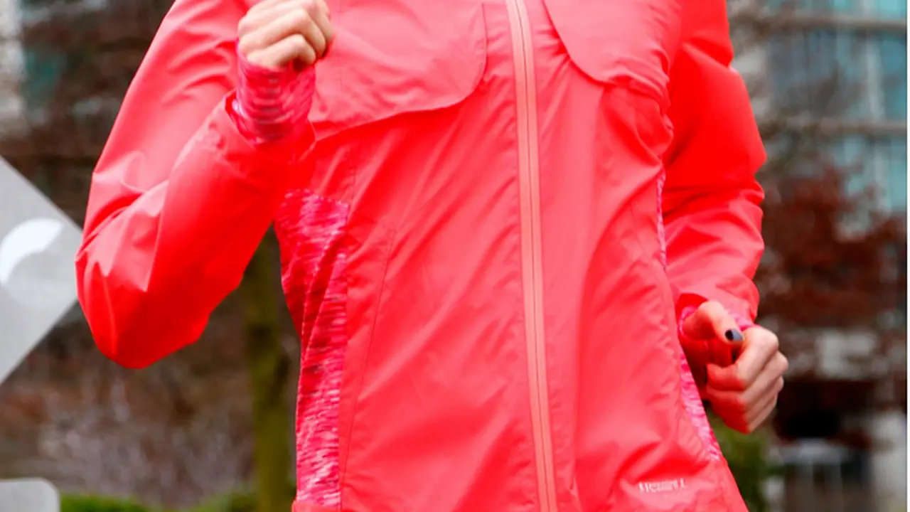 Tak Disarankan Joging Siang Hari Pakai Jaket Tebal
