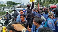 Demo Tolak Revisi UU TNI Sempat Panas, Massa Blokade Jalan